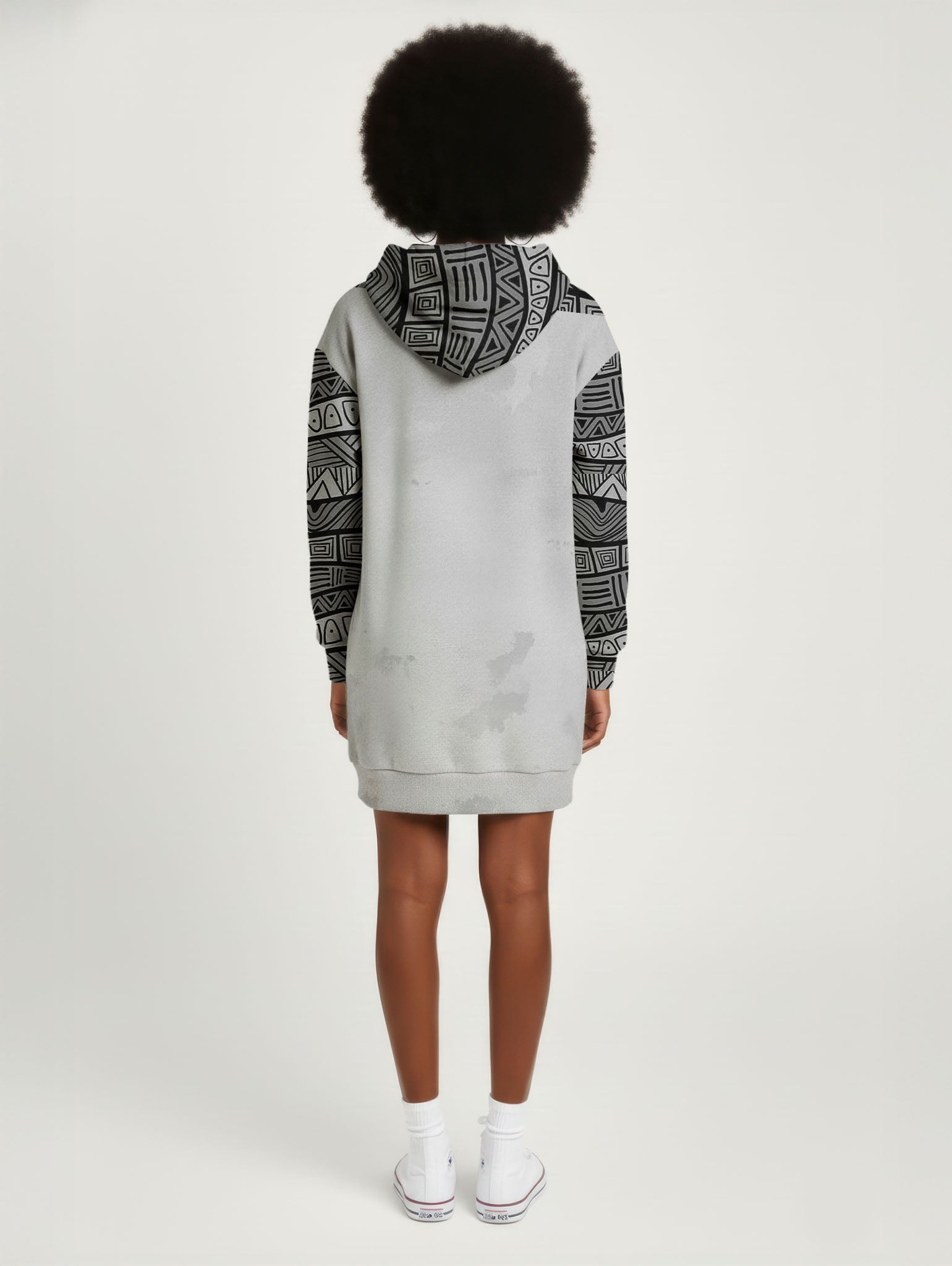 size: Model is 5'7" wearing a size L