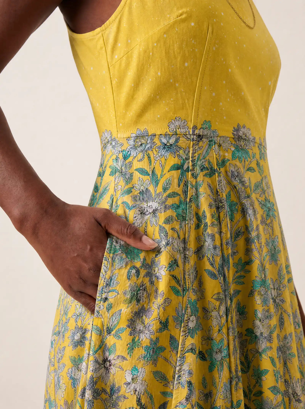 "Alfajiri" V Neck Midi Dress — back