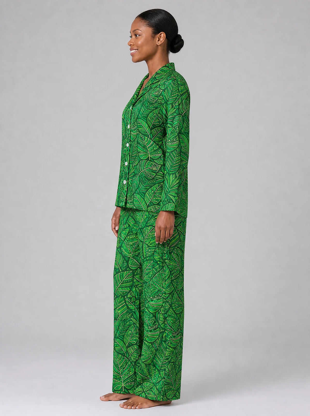 "Asili" Emerald Pajama Set — side view on model