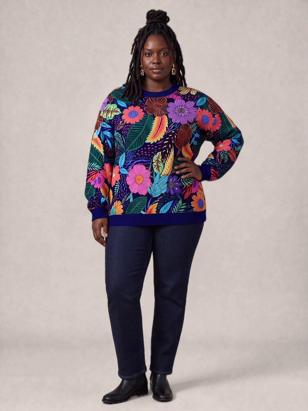 "Bustani" Sweatshirt — front view on model