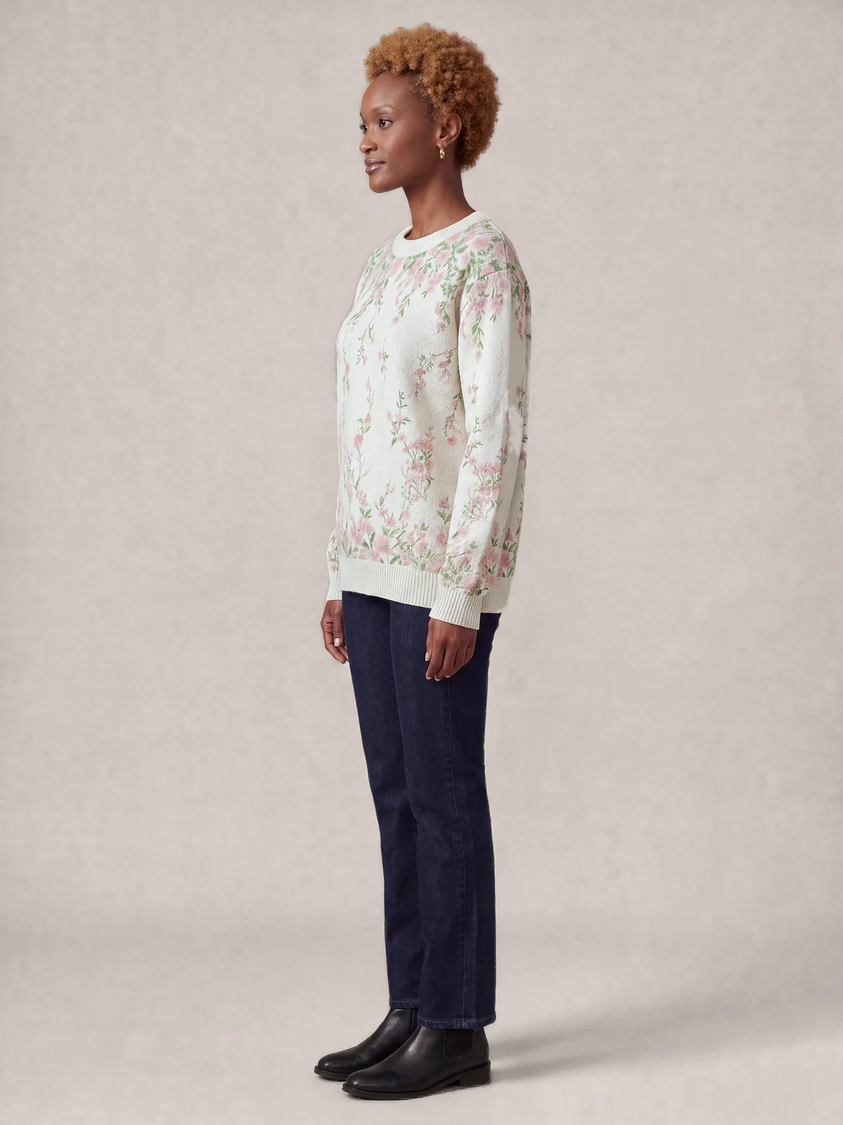 "Chanua" Sweatshirt — side view on model