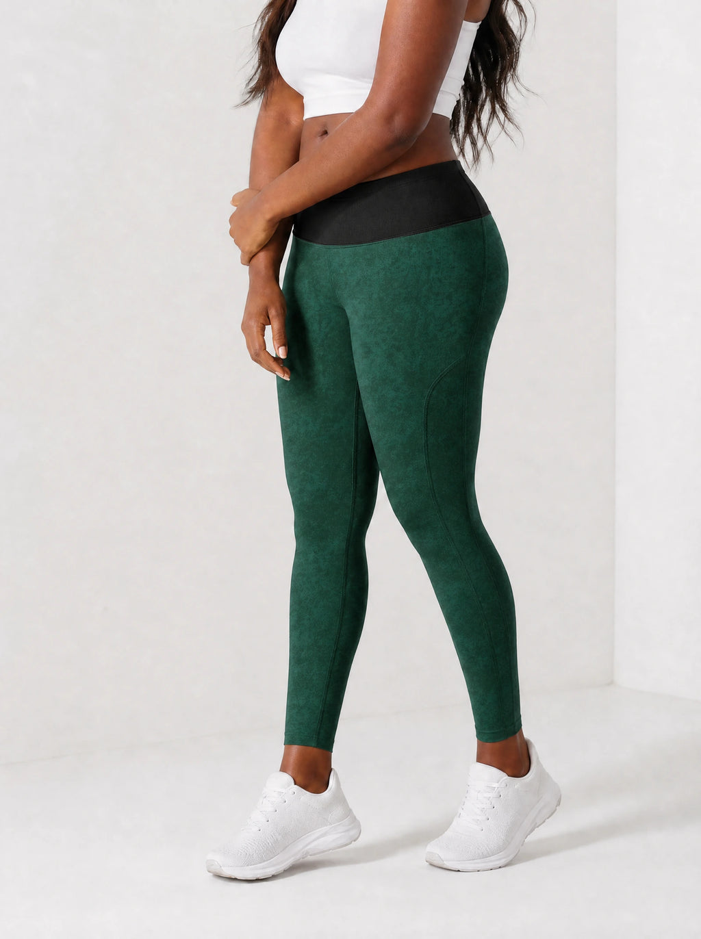 "Dada" Leggings — side view on model