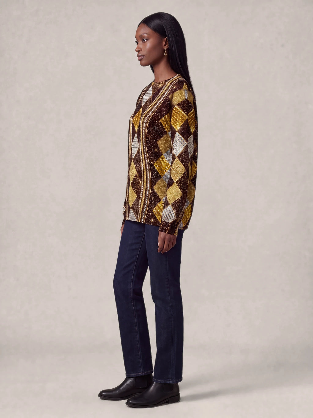 "Fataki" Sweatshirt — side view on model