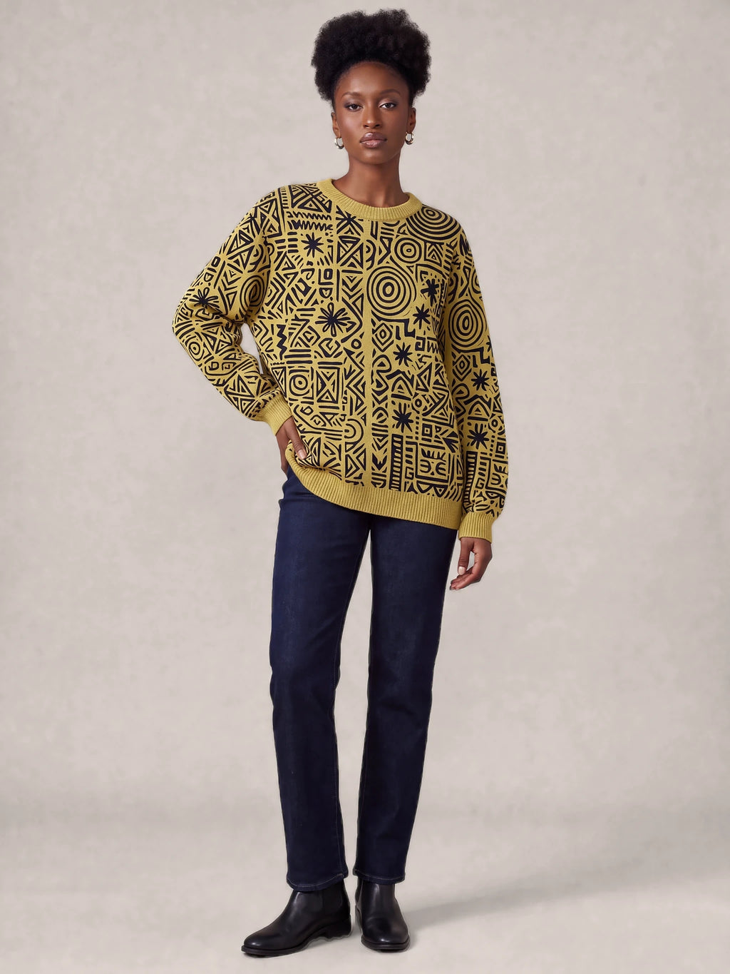 "Haradali" Sweatshirt — front view on model