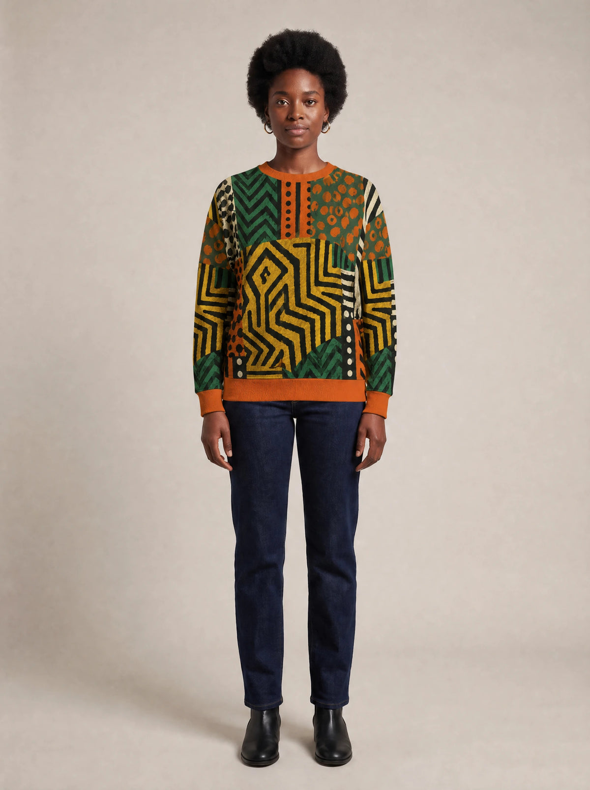 "Vipande" Sweatshirt — front view on model