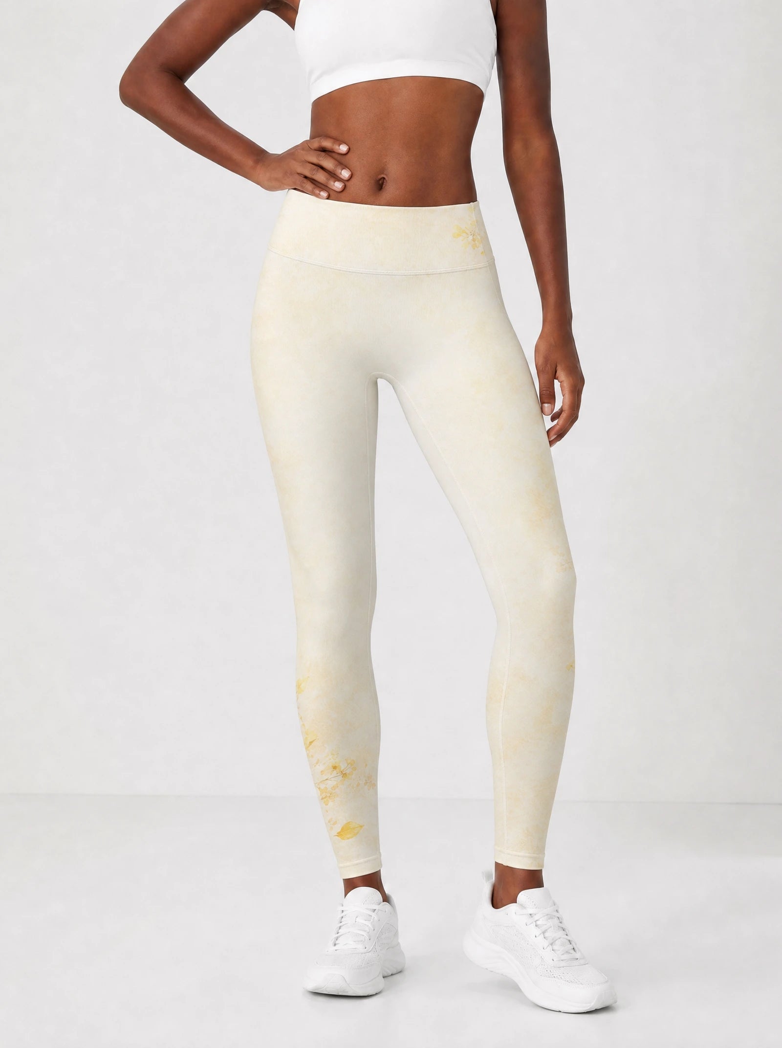 "Jua" Leggings — front view on model