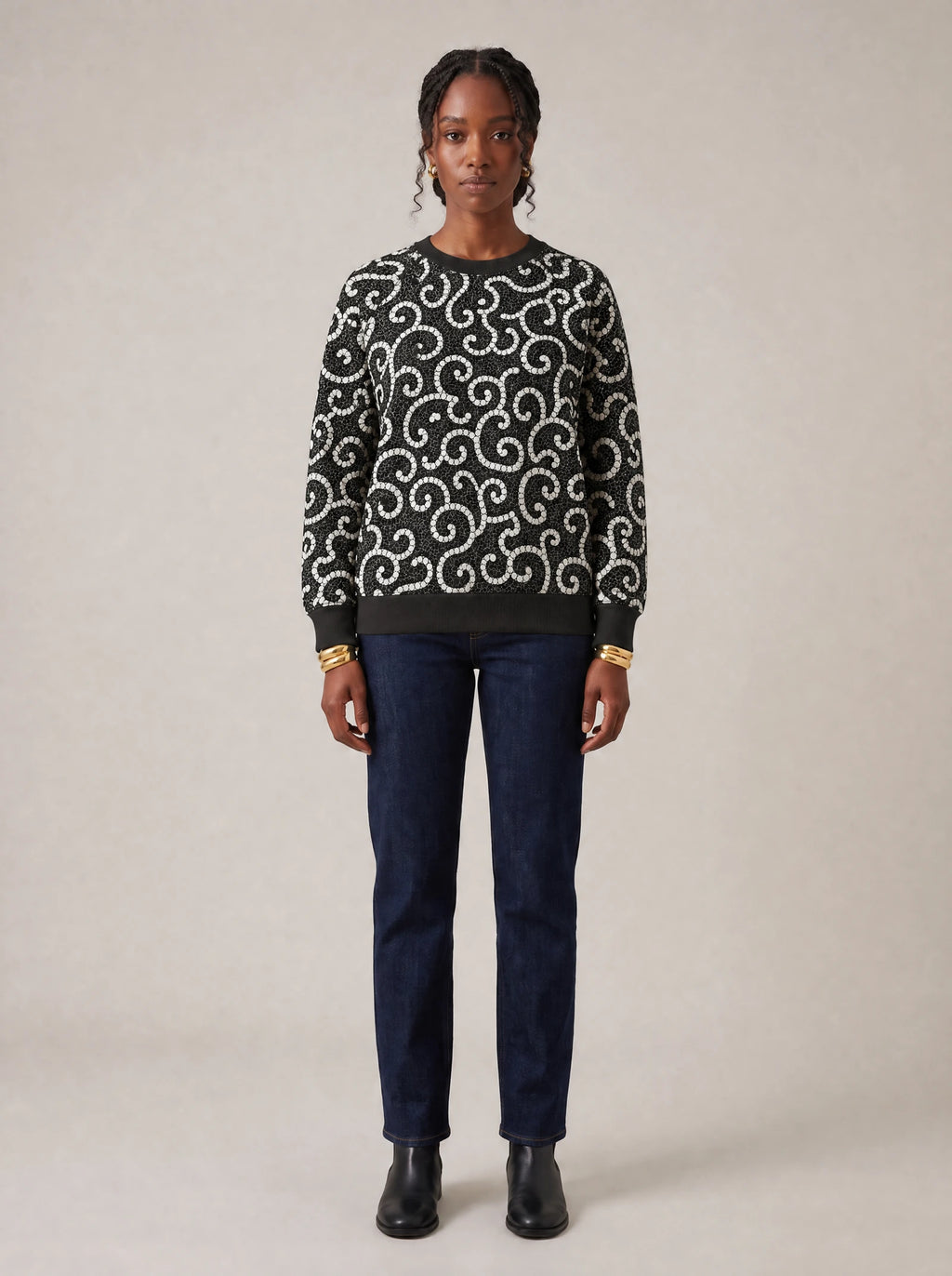 "Duara" Sweatshirt — front view on model