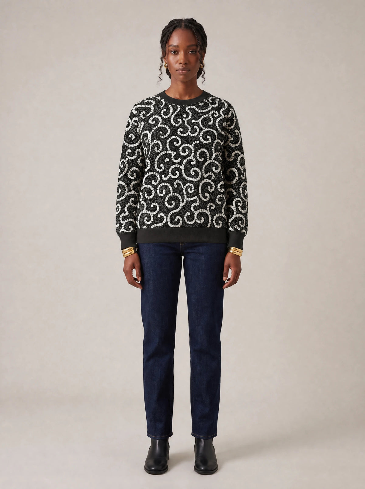 "Duara" Sweatshirt — front view on model