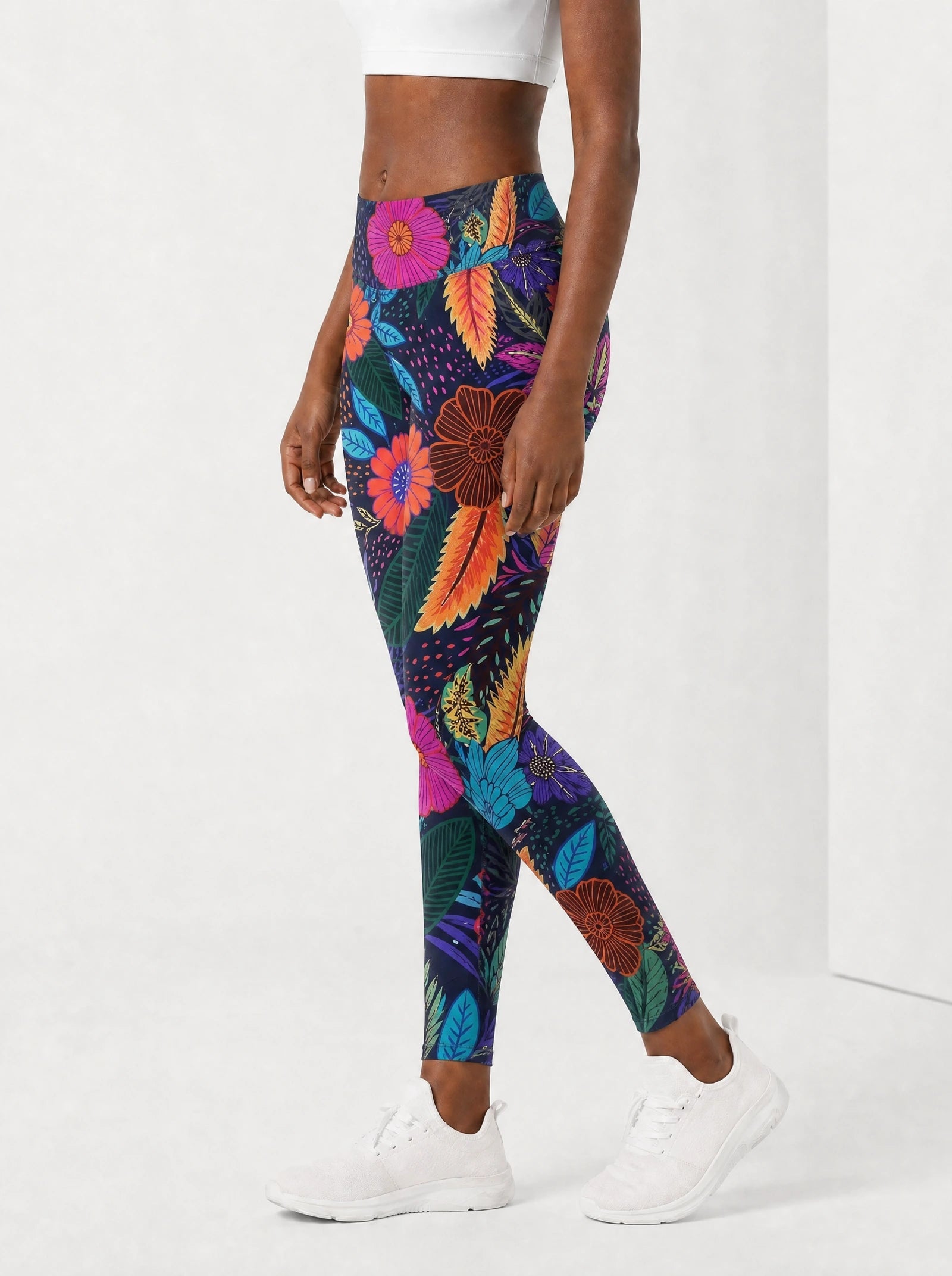 "Bustani" Leggings — side view on model