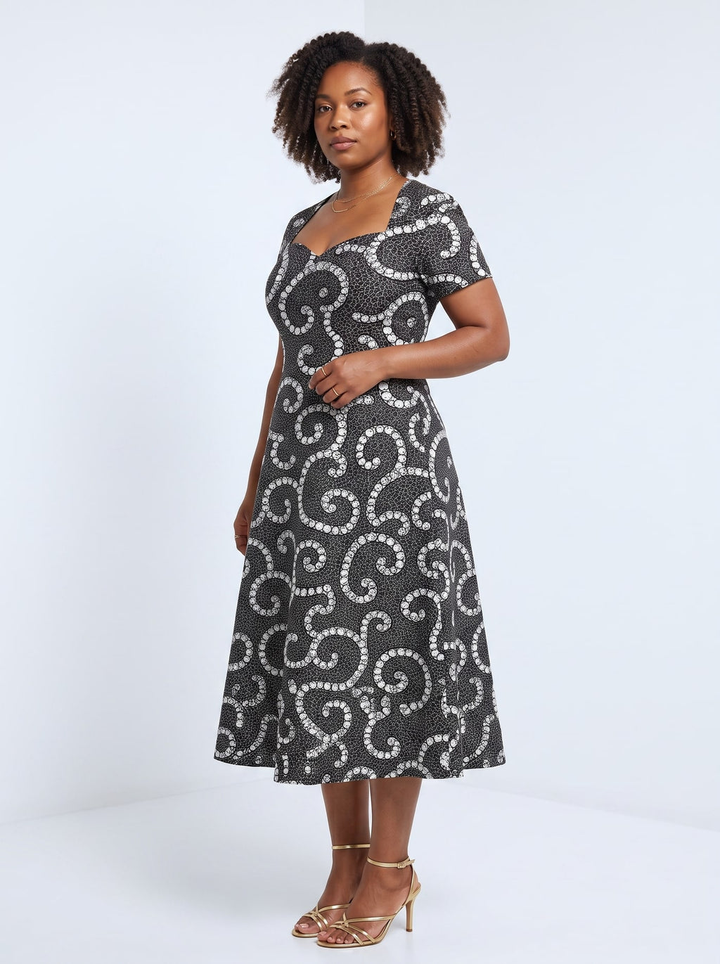 "Duara" Sweetheart Midi Dress
