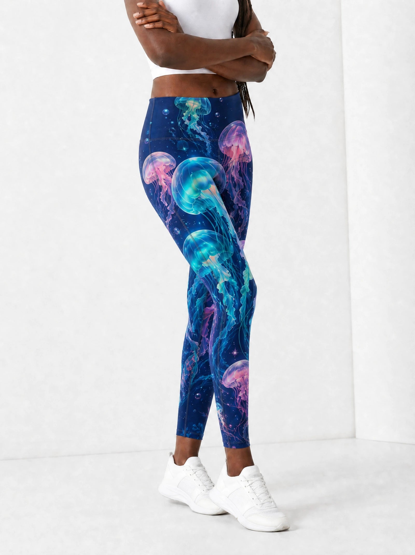 "Bahari" Leggings — side view on model