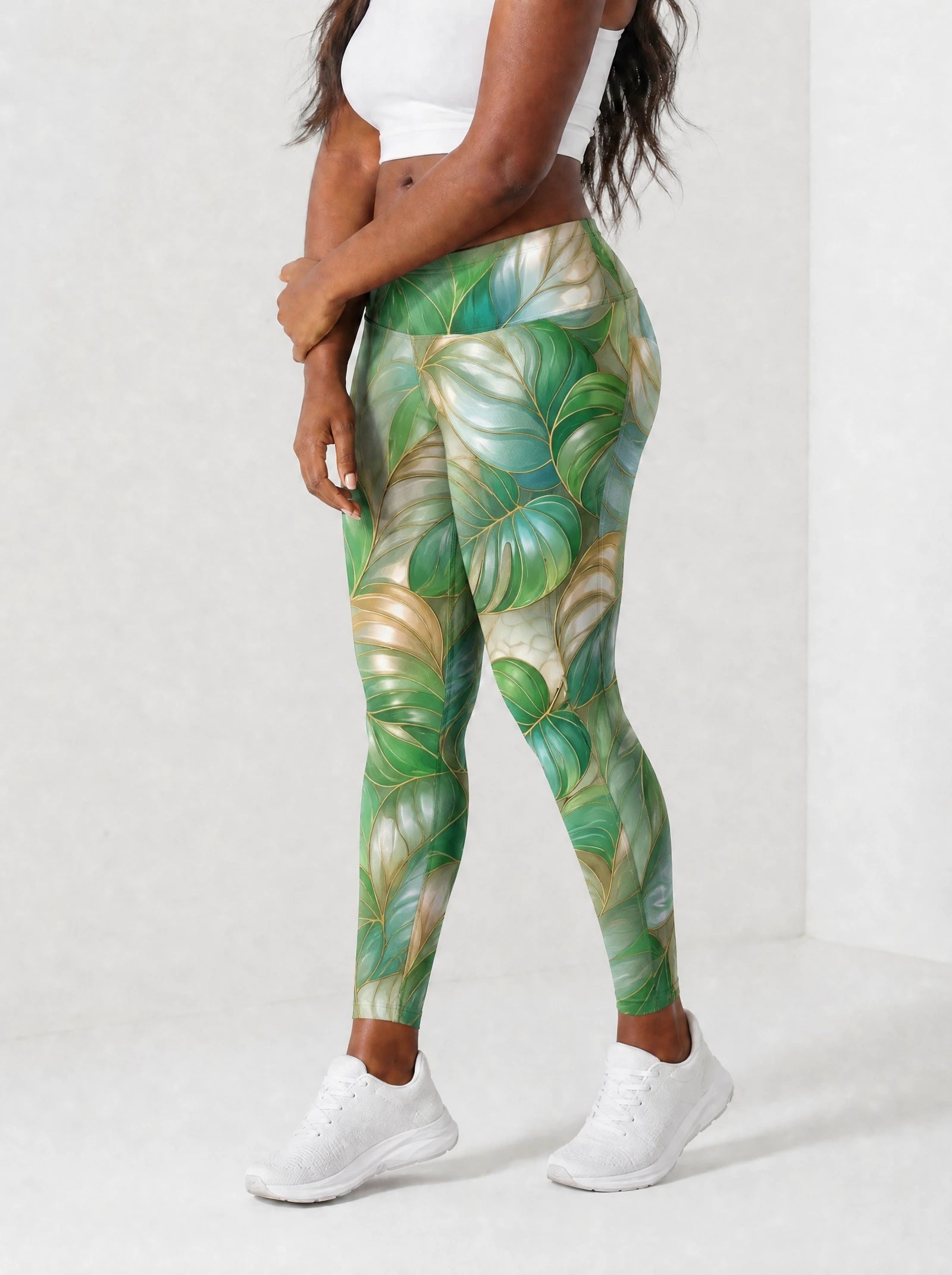 "Mwitu" Leggings — side view on model