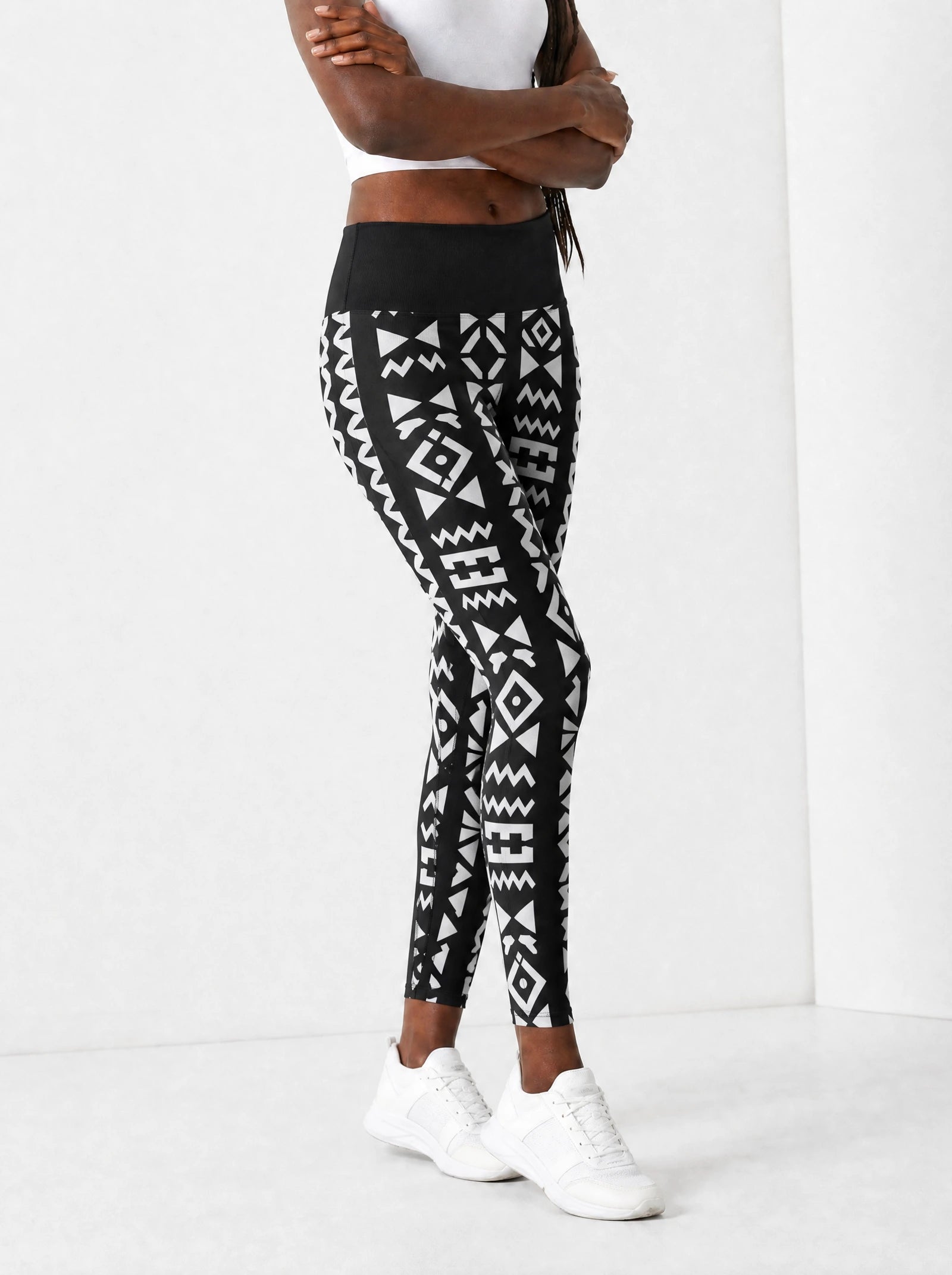 "Kuba" Leggings — side view on model