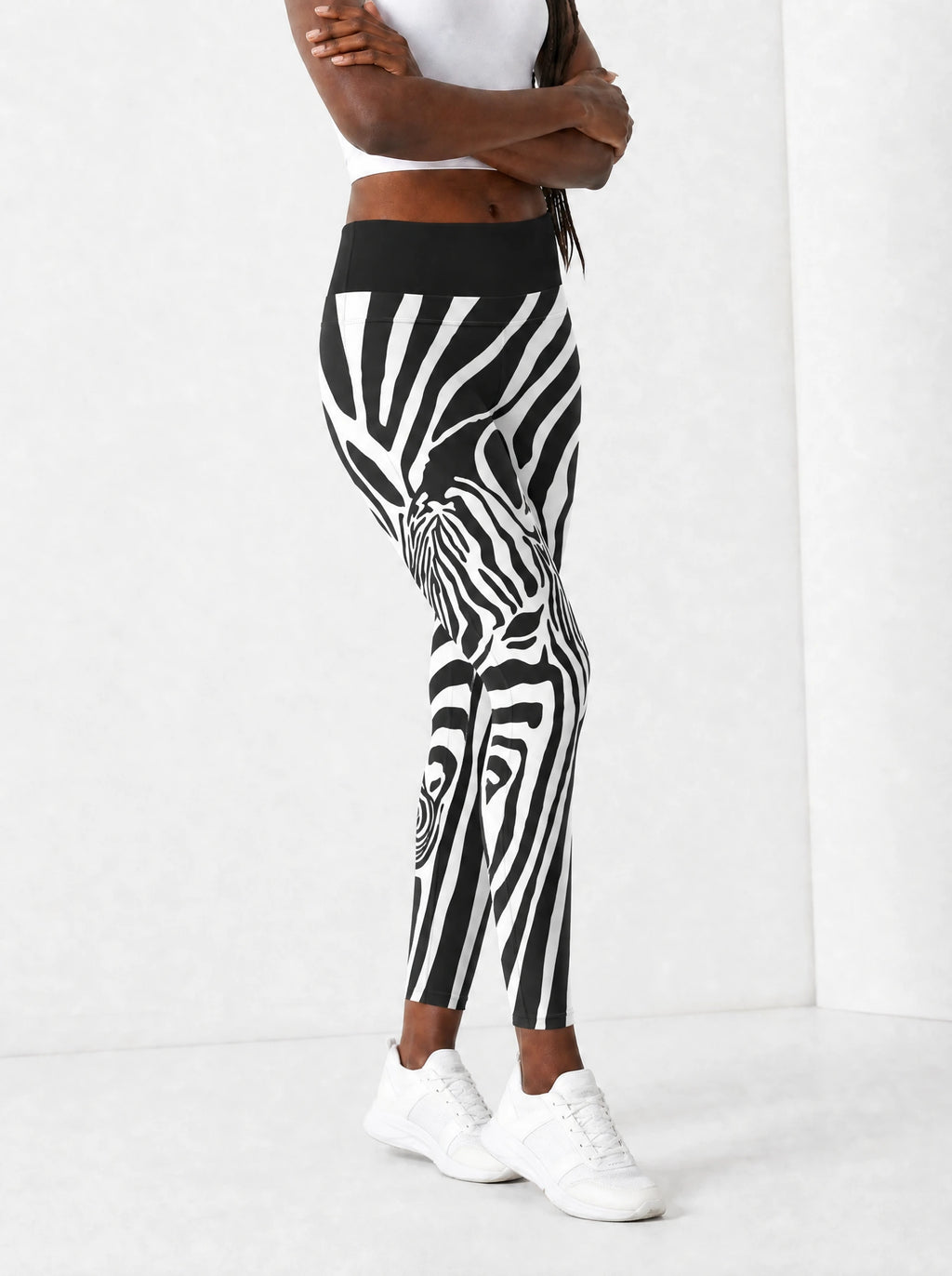 "Punda" Leggings — side view on model