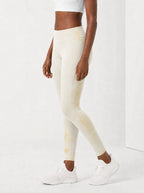 "Jua" Leggings — side view on model