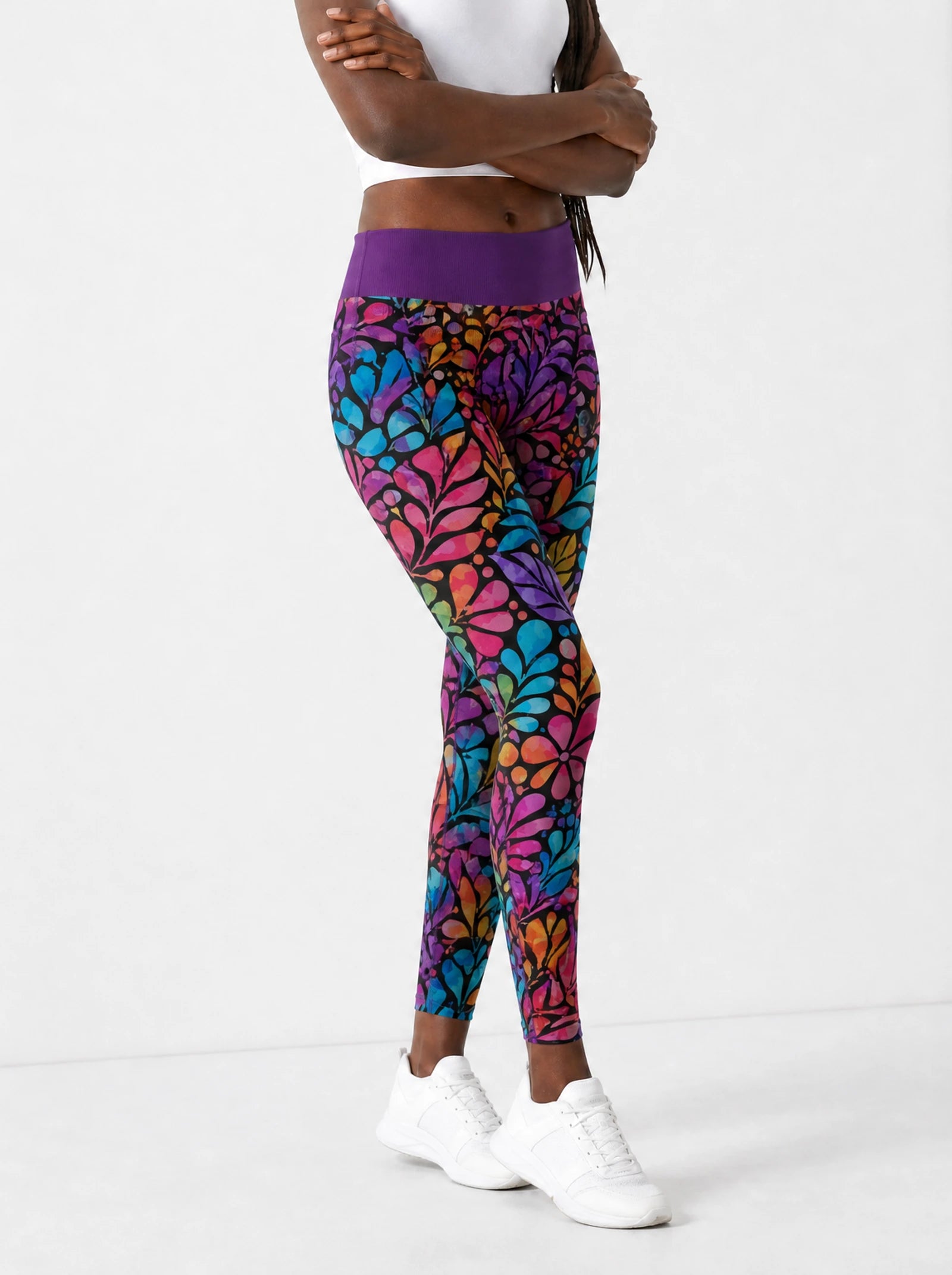 "Rangi" Leggings — side view on model