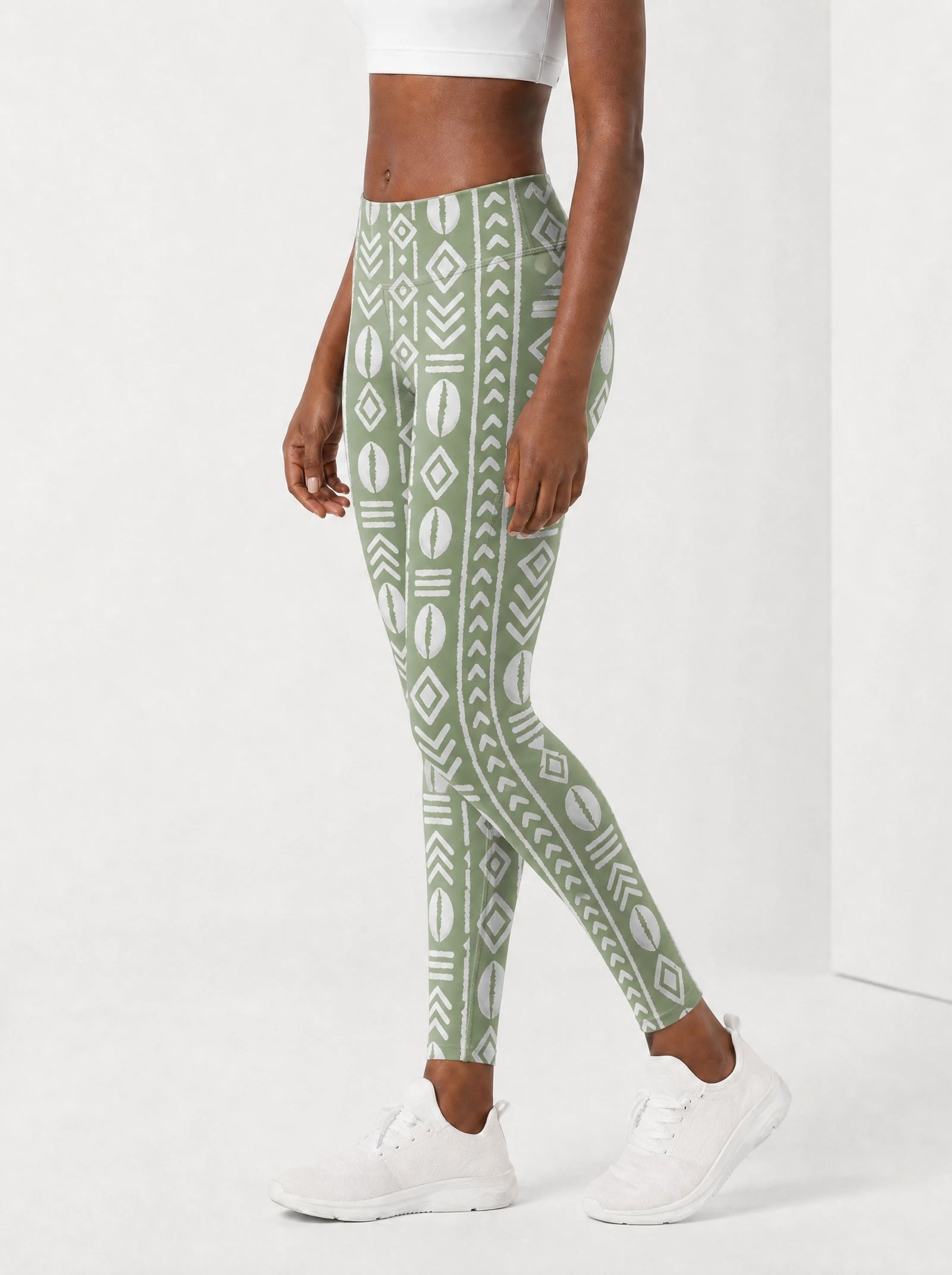 "Oshun Verde" Leggings — side view on model