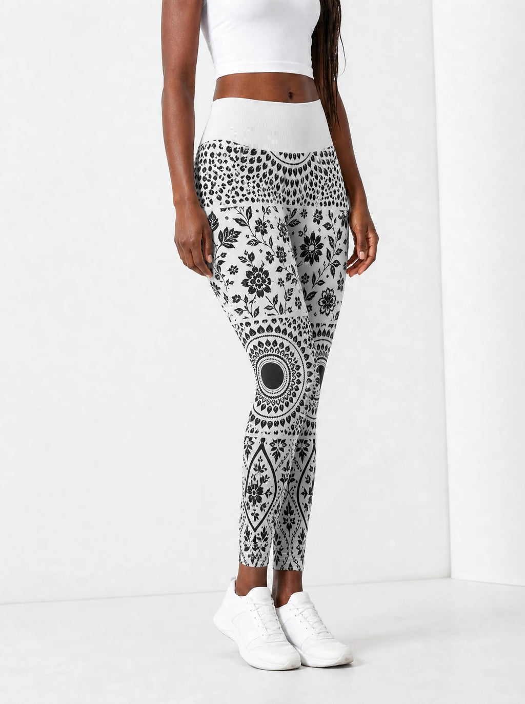 "Mwanga" Leggings — side view on model