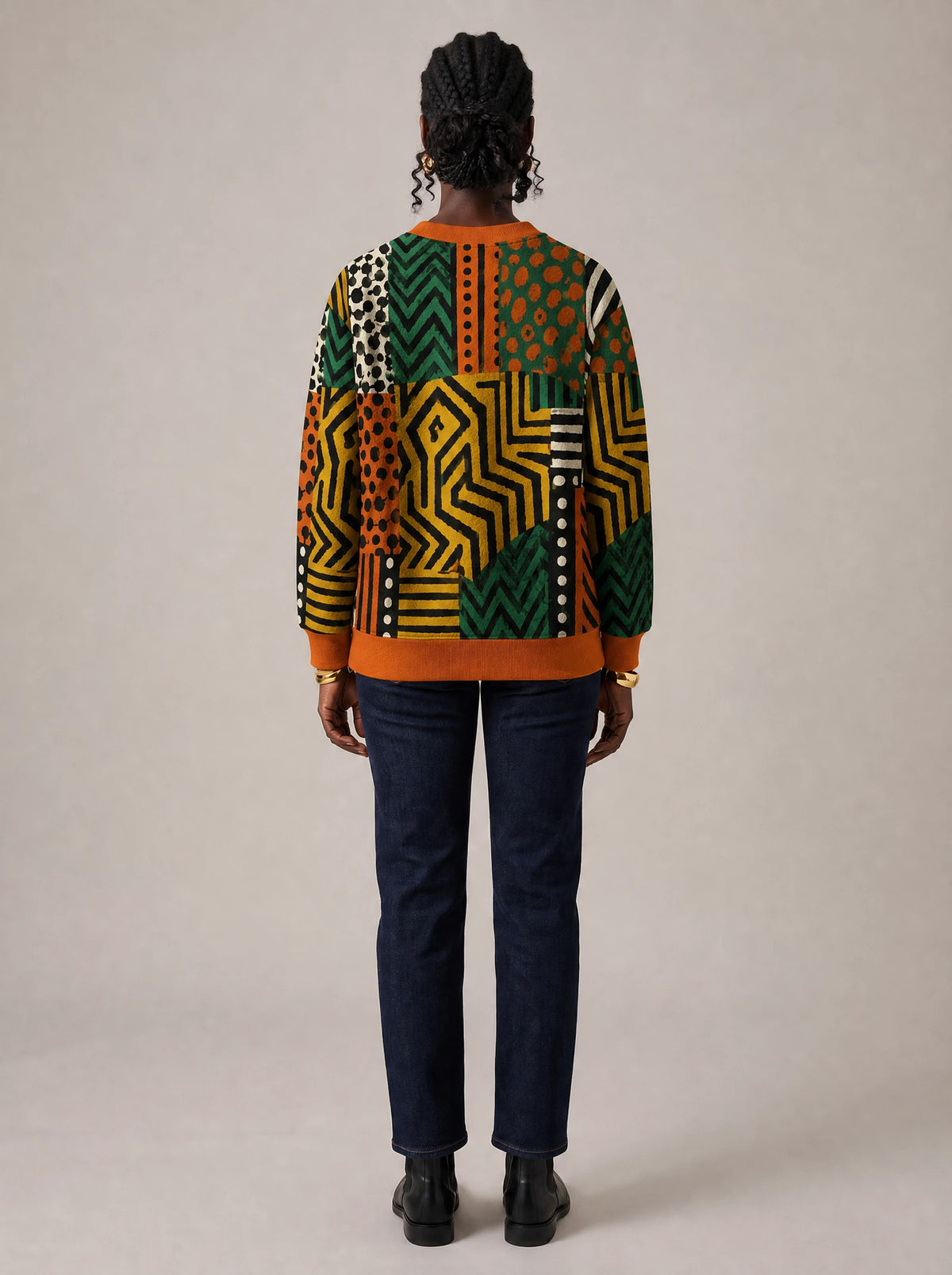 "Vipande" Sweatshirt — back view on model