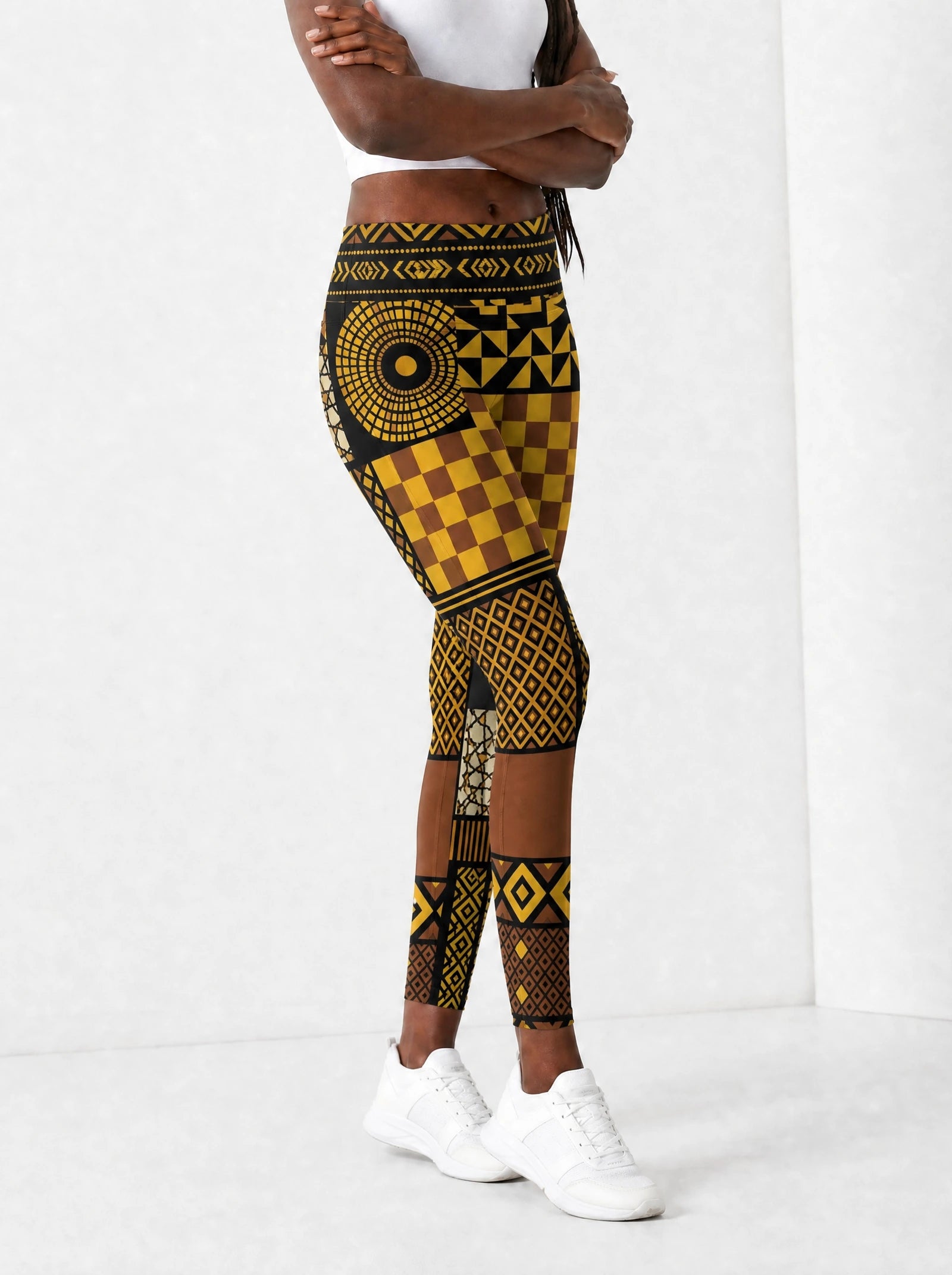 "Manjano" Leggings — side view on model
