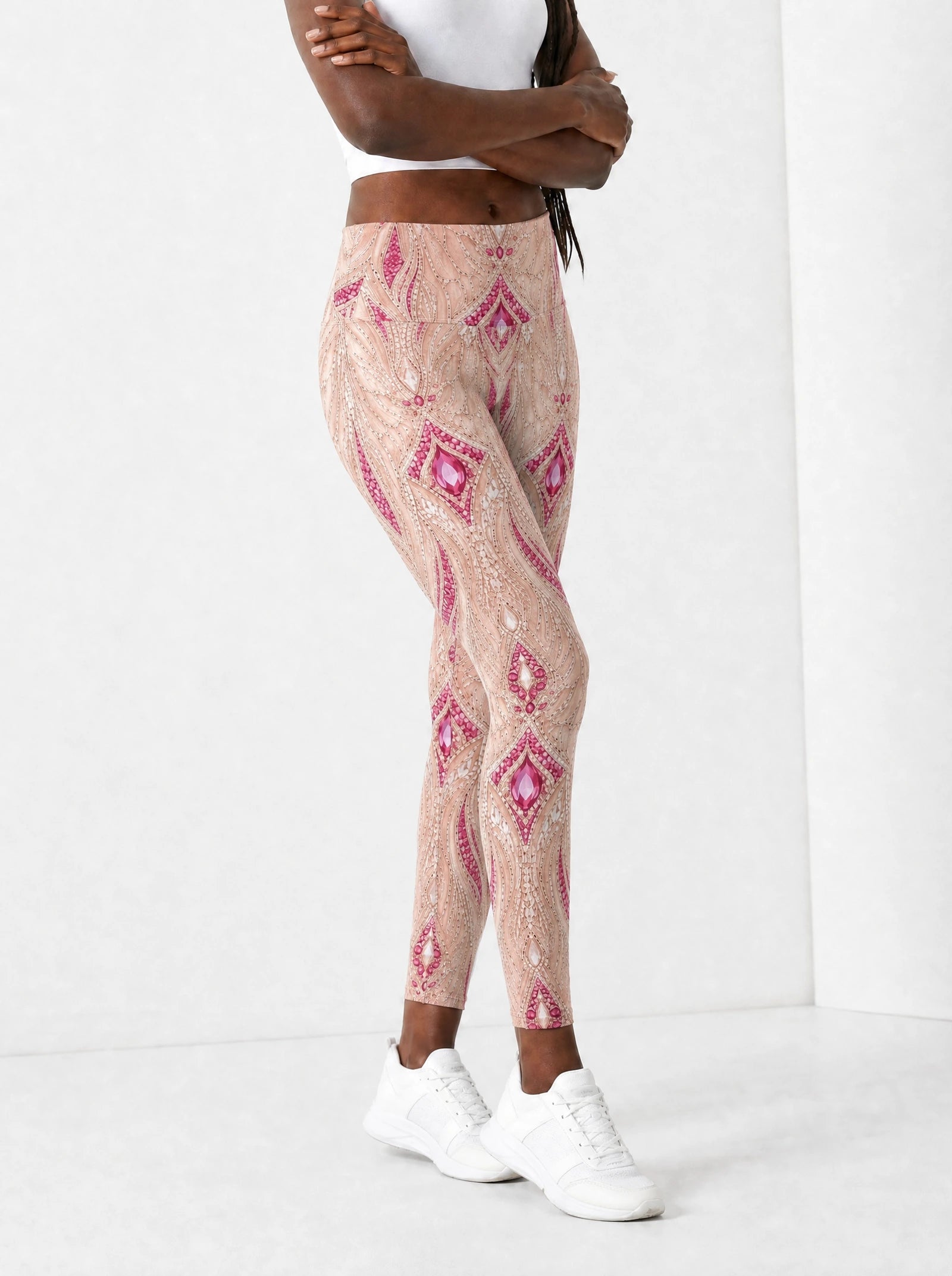 "Vito" Leggings — side view on model
