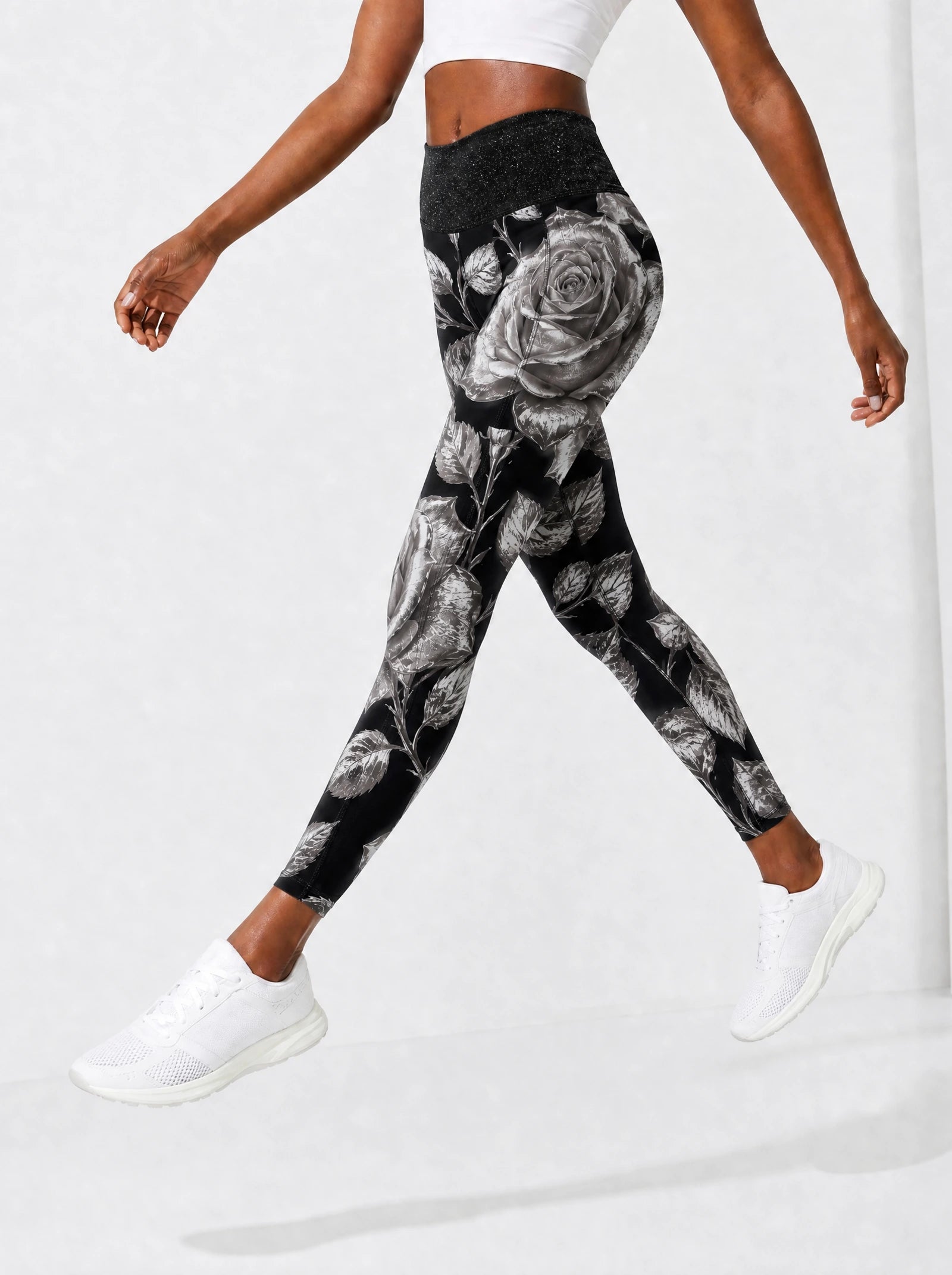 "Usiku" Leggings — side view on model