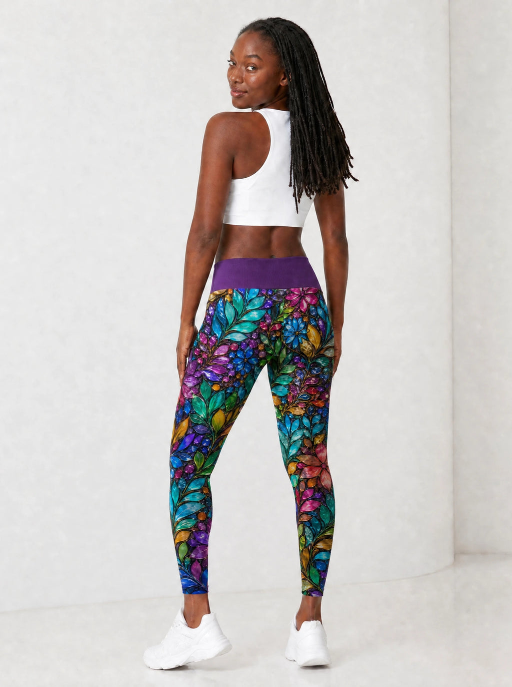 "Upinde" Leggings — full body view on model