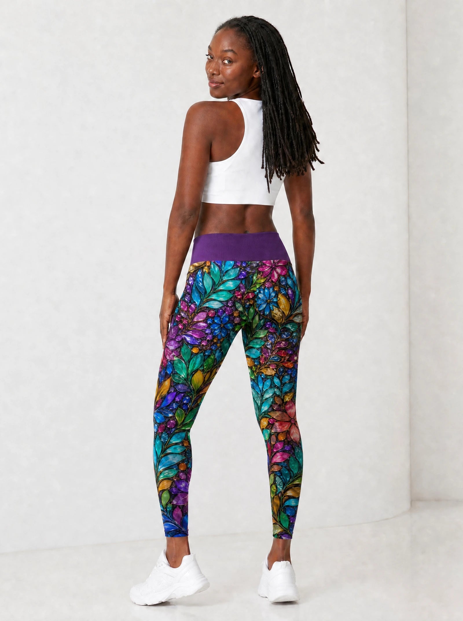 "Upinde" Leggings — full body view on model
