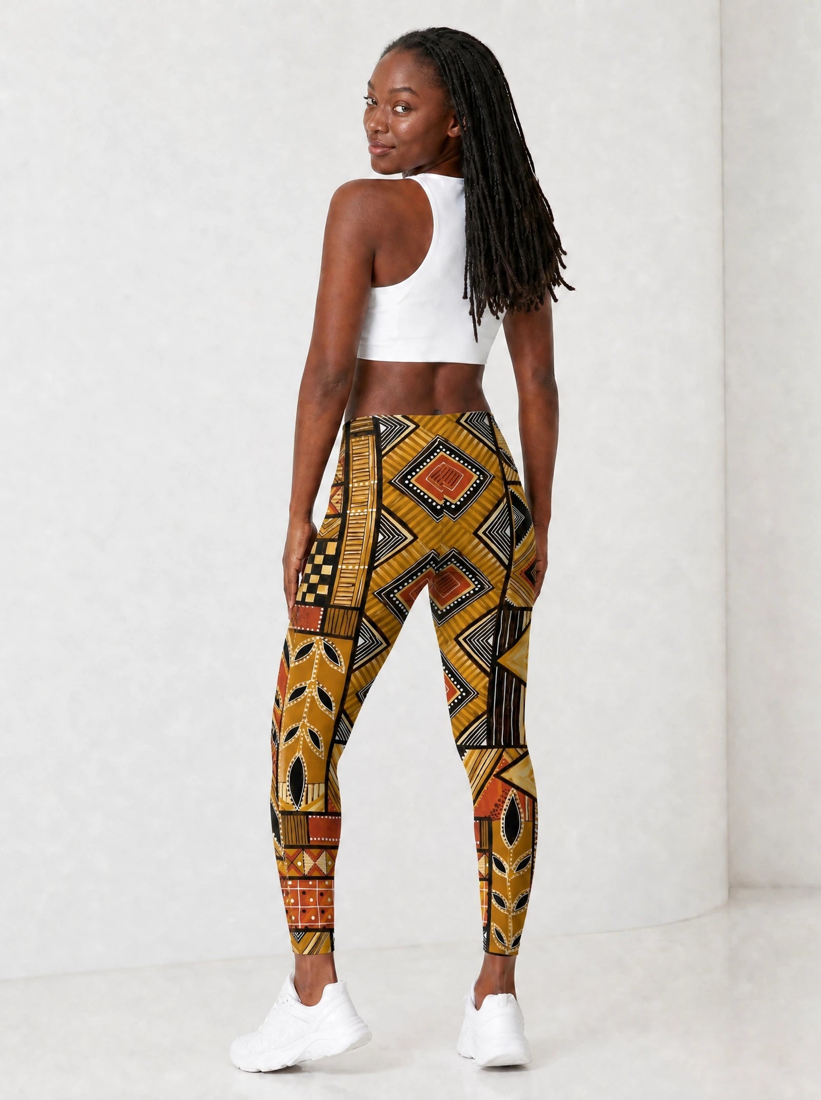 "Ardhi" Leggings — full body view on model