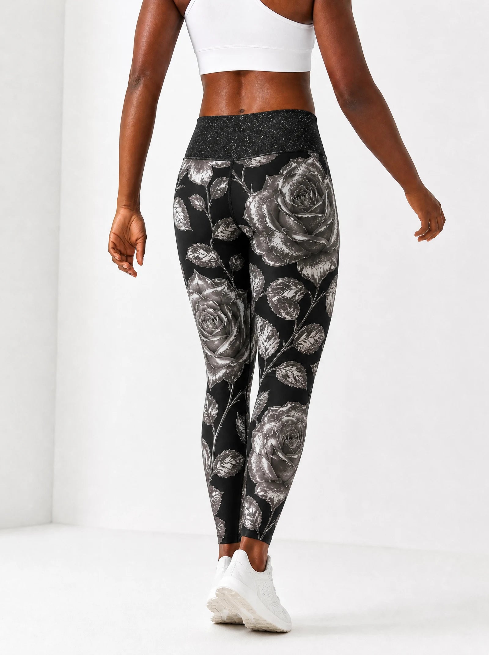 "Usiku" Leggings — back view on model