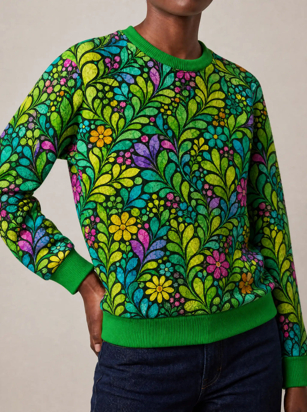 "Zumaridi" Sweatshirt — close view of the crew neck, raglan seams and ribbed trims