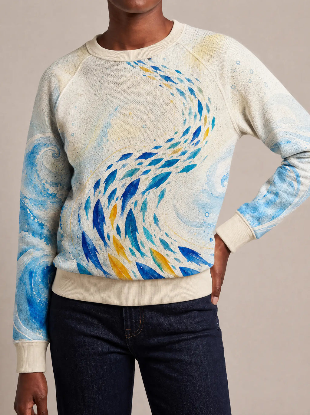 "Samaki" Sweatshirt — close view of the crew neck, raglan seams and ribbed trims