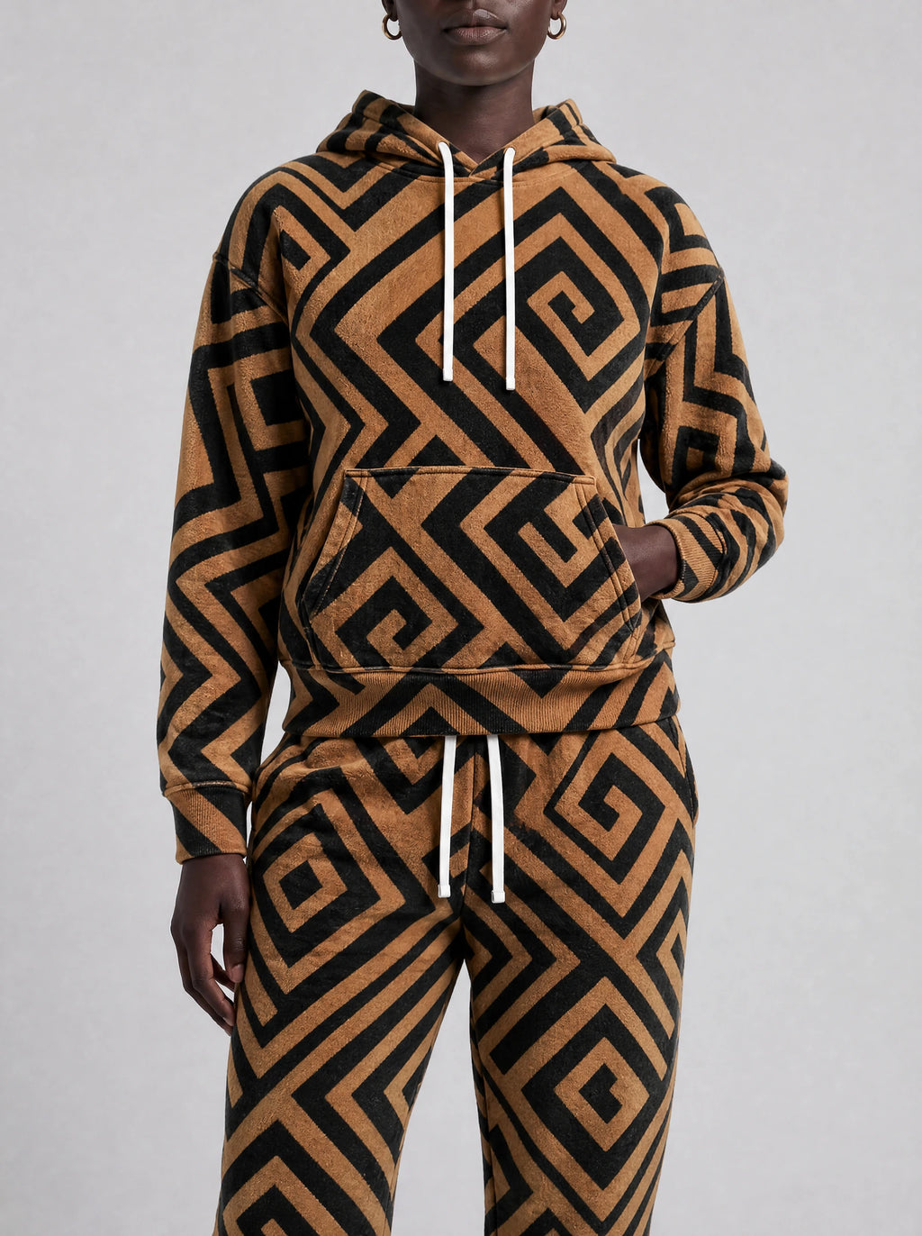 "Chapa" Camel Black Hoodie & Jogger Set — close view of the pocket, hem band and jogger waistband