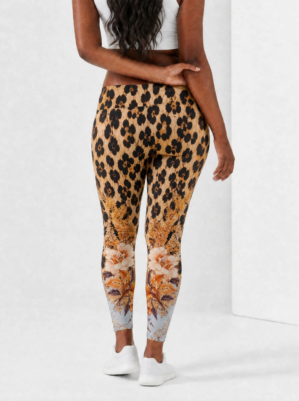 "Madoa" Leggings — back view on model