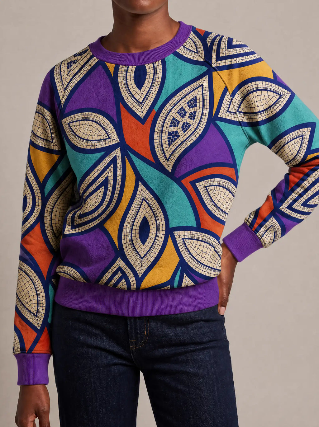 "Johari" Sweatshirt — close view of the crew neck, raglan seams and ribbed trims