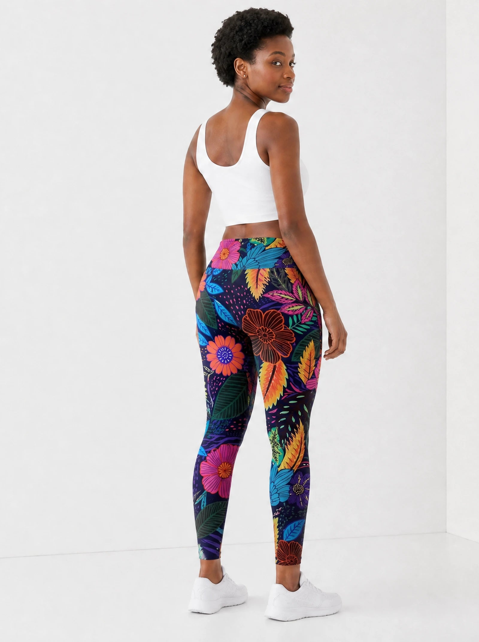 "Bustani" Leggings — back view on model