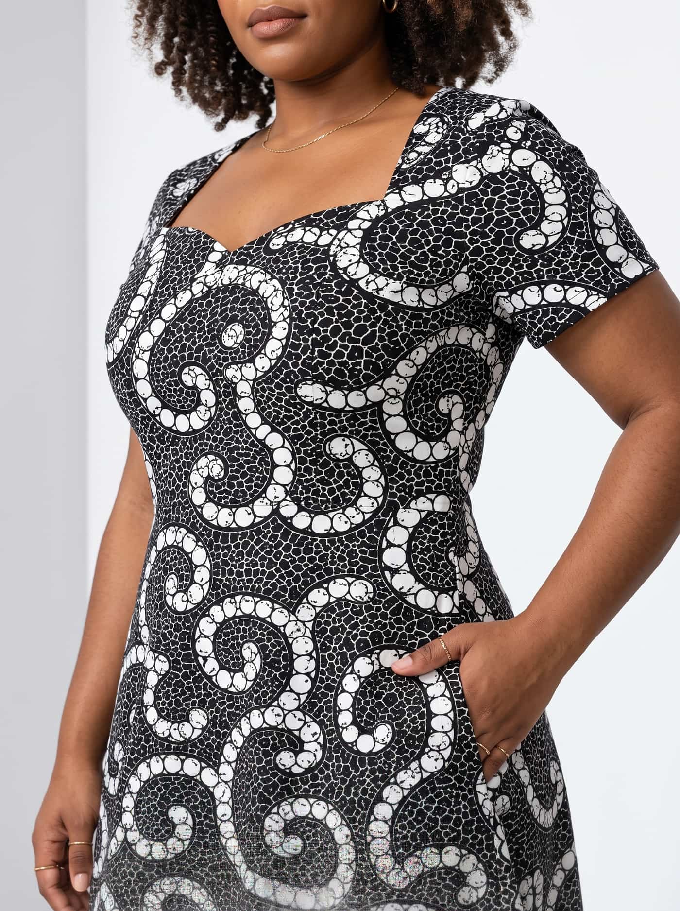 "Duara" Sweetheart Midi Dress