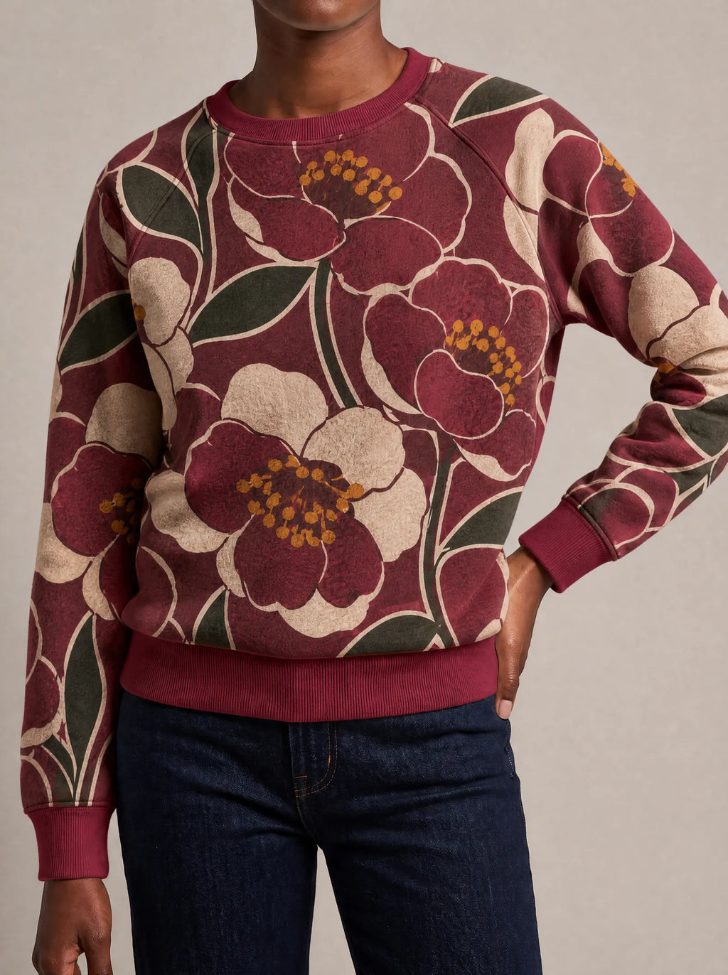 "Zabibu" Sweatshirt — close view of the crew neck, raglan seams and ribbed trims