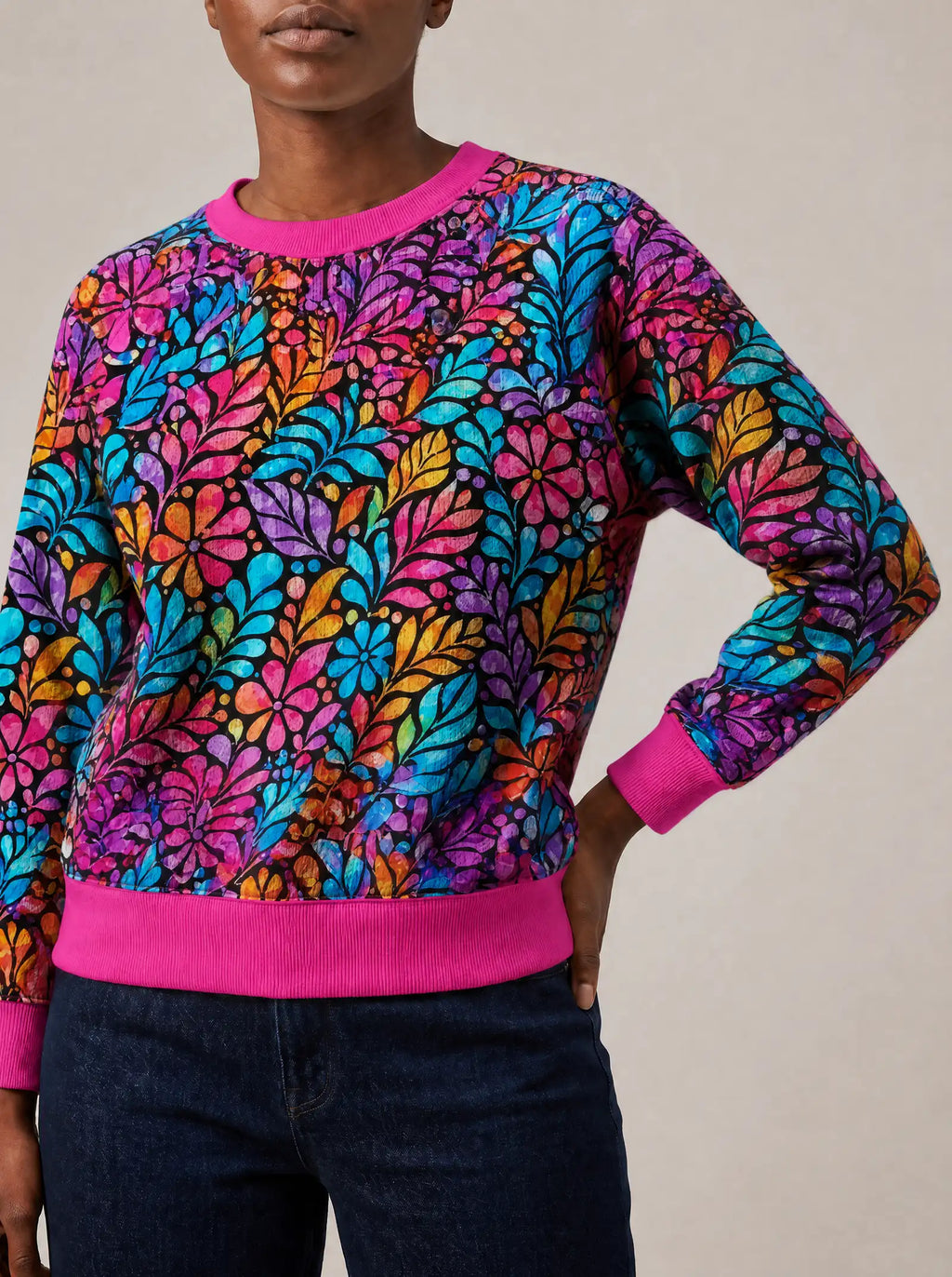 "Rangi" Sweatshirt — close view of the crew neck, raglan seams and ribbed trims