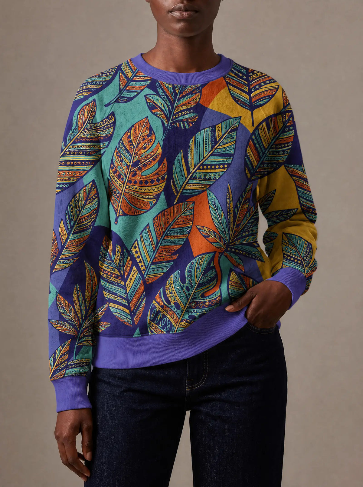 "Majani" Sweatshirt — close view of the crew neck, raglan seams and ribbed trims