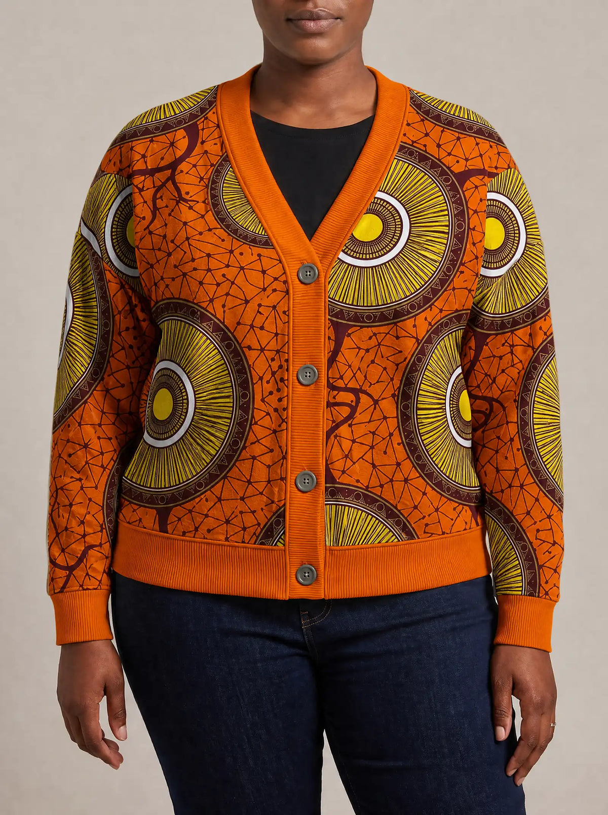 "Mchana" Cardigan — close view of the V-neck, buttons and ribbed trims