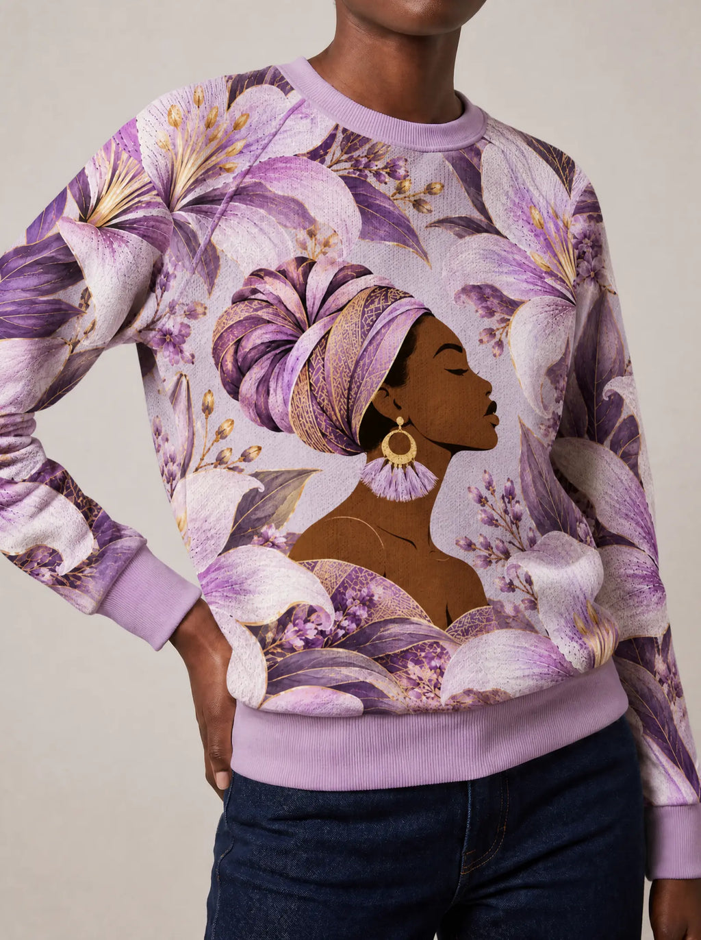 "Yungi" Sweatshirt — close view of the crew neck, raglan seams and ribbed trims