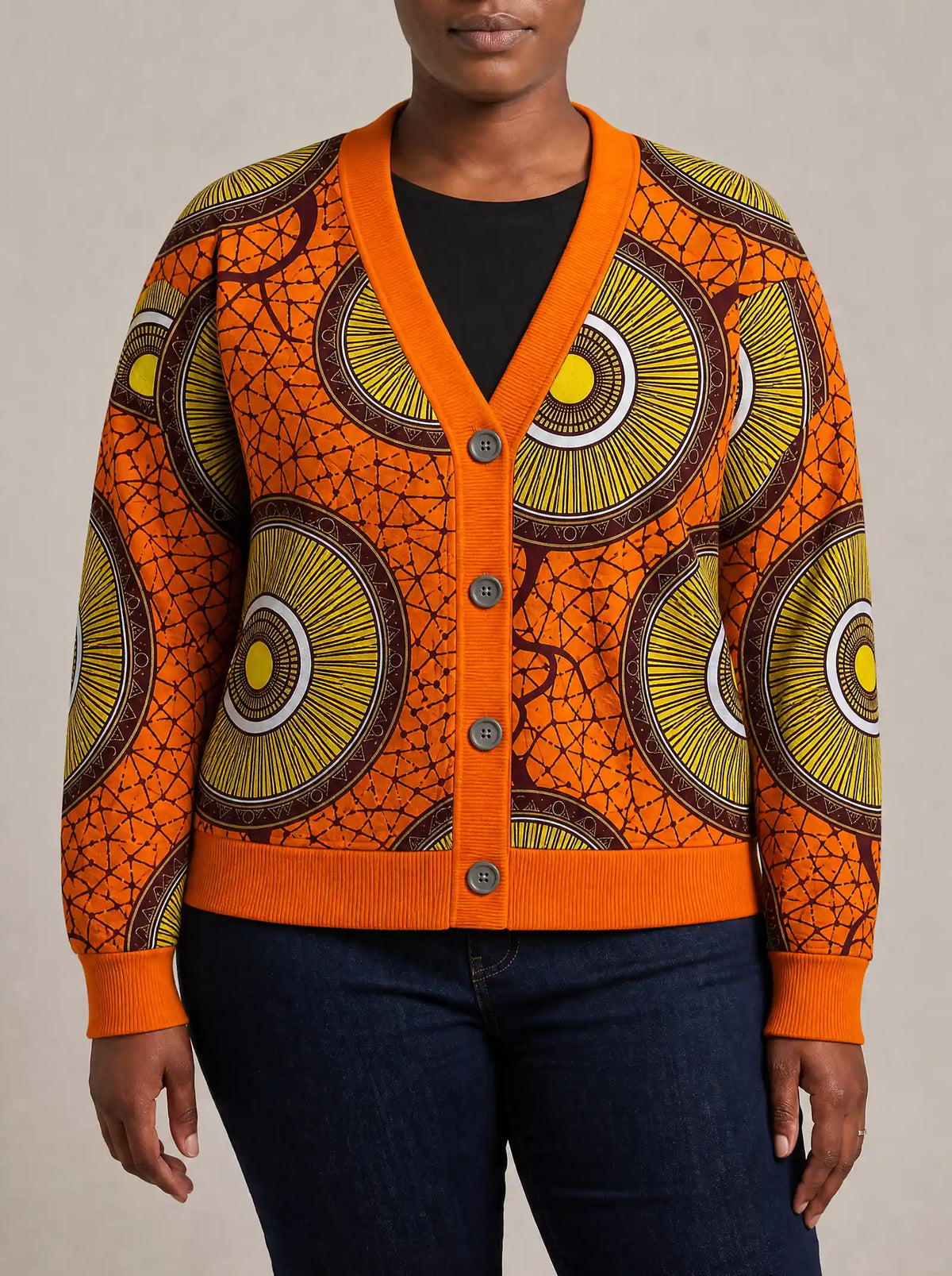 "Mchana" Cardigan — close view of the V-neck, buttons and ribbed trims