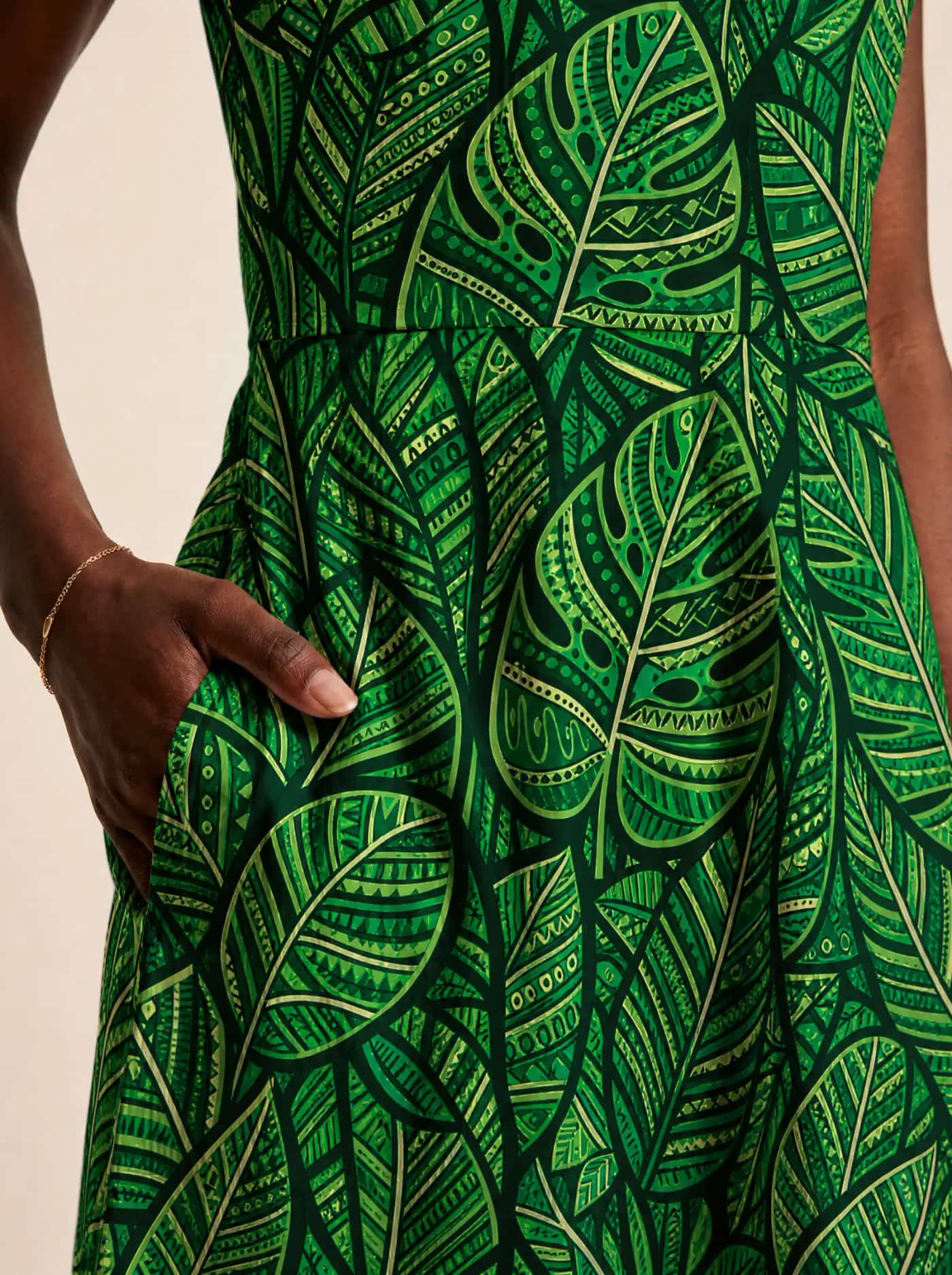 "Asili Emerald" V Neck Midi Dress Promo