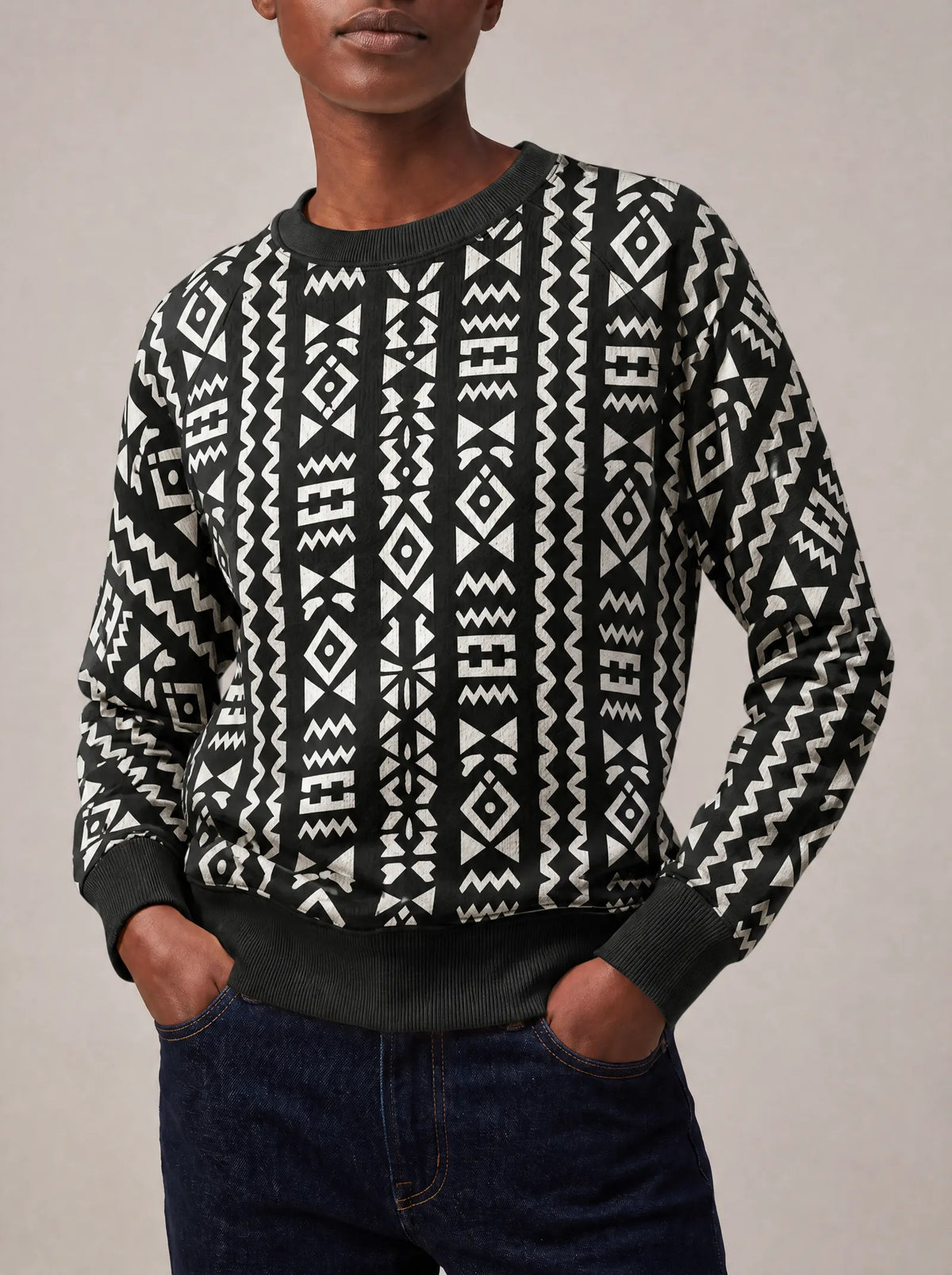 "Kuba" Sweatshirt — close view of the crew neck, raglan seams and ribbed trims