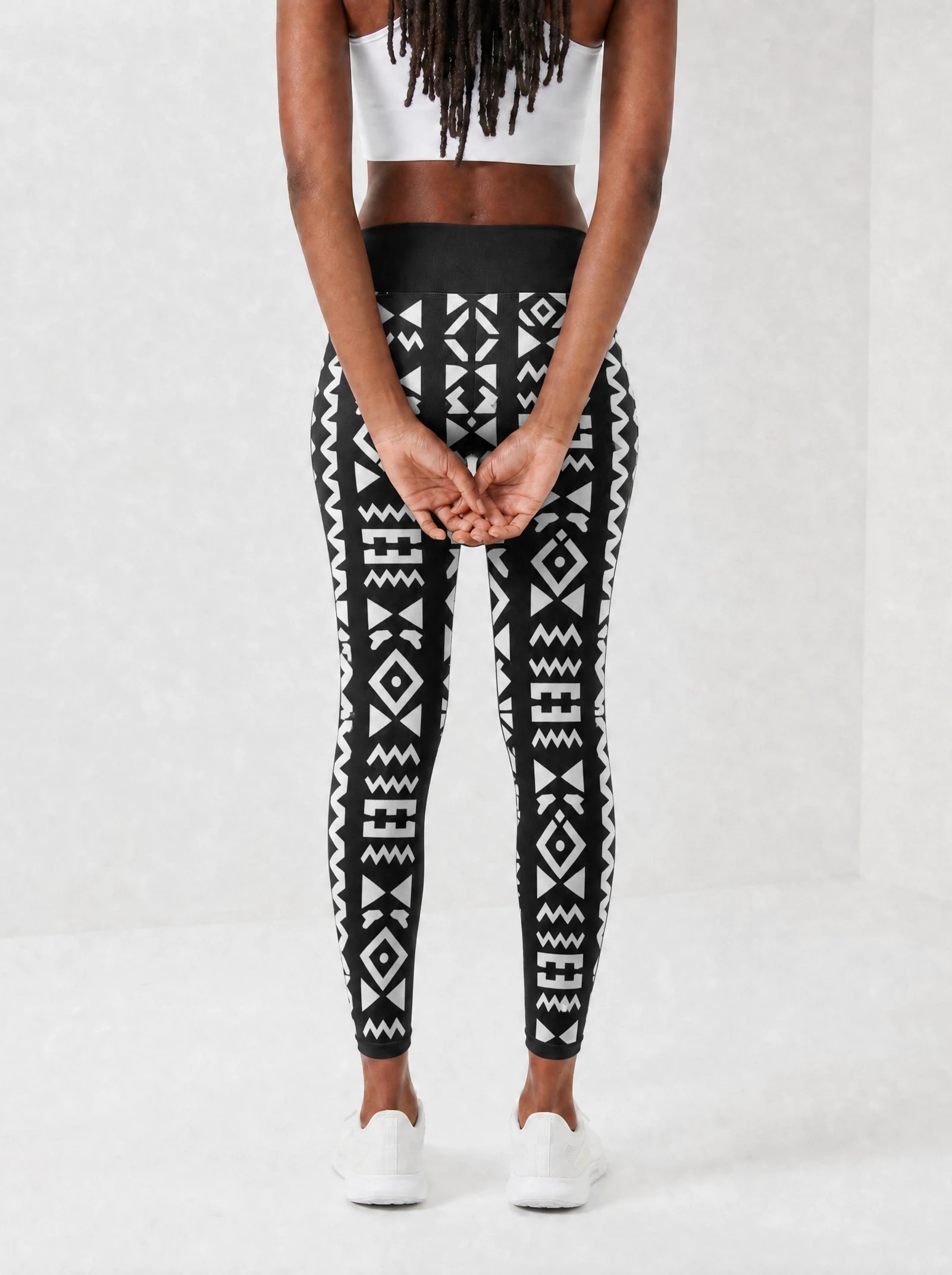 "Kuba" Leggings — back view on model