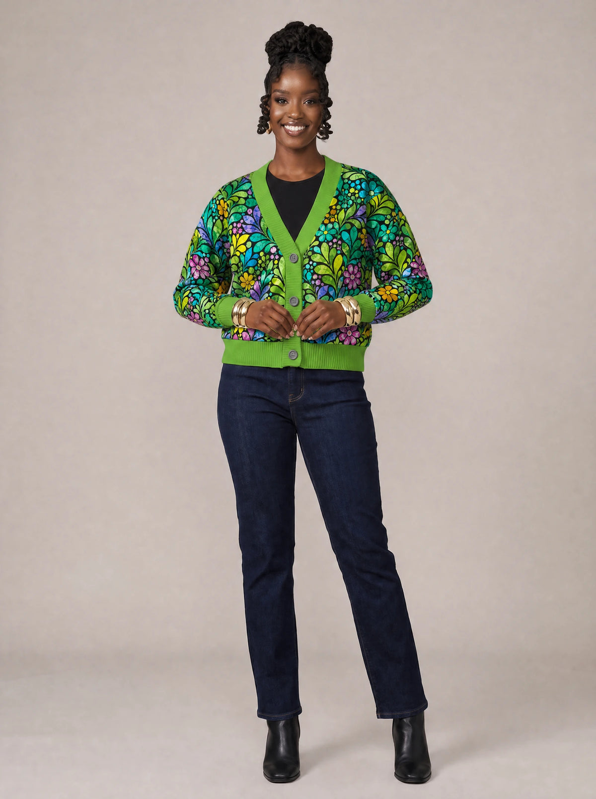 "Zumaridi" Cardigan — on model fastening the buttons