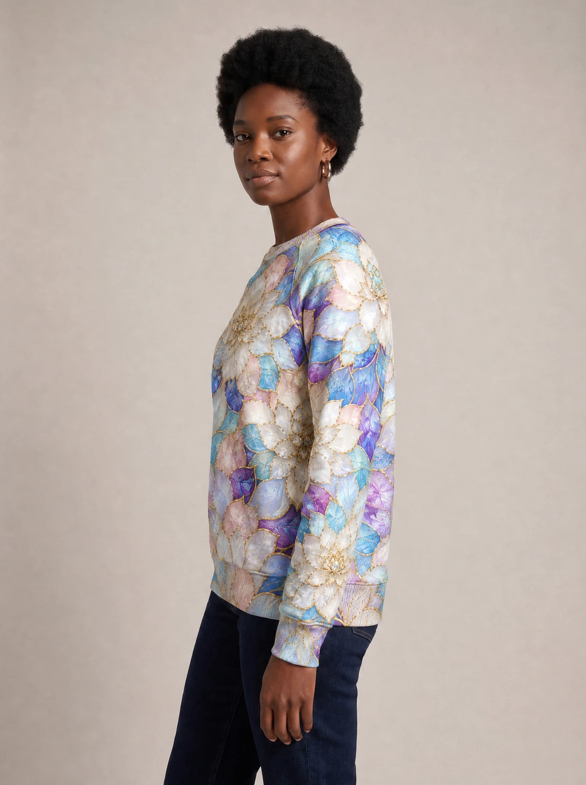 "Kioo" Sweatshirt — side view on model