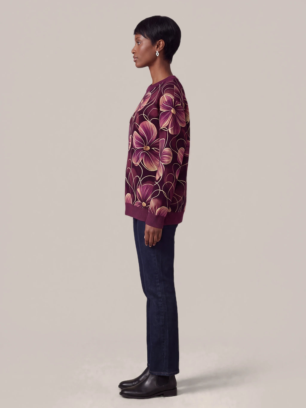 "Machipuko" Sweatshirt — side view on model