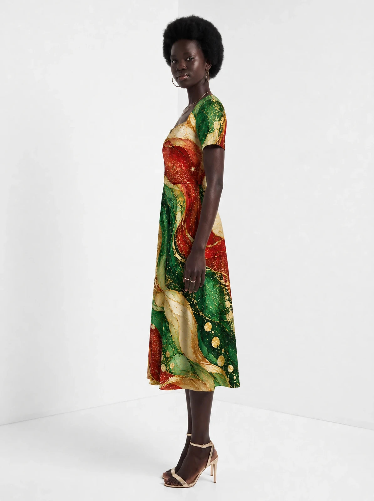 "Marumaru" Sweetheart Midi Dress — side view on model